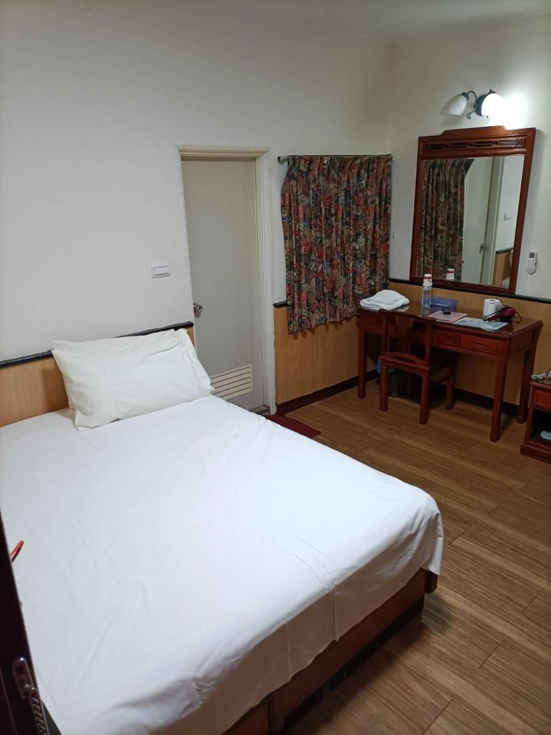 丸松商旅 Hotel Miaoli Bagian luar foto